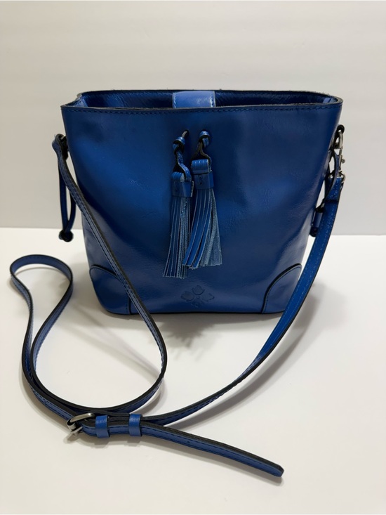 Patricia Nash Handbags - Patricia Nash Royal Blue Leather Tassel Bucket Crossbody Bag